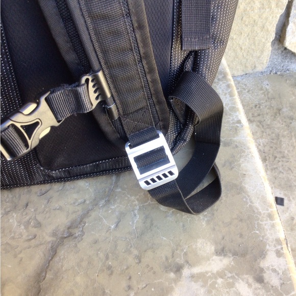 THULE Sweden outdoor gear multiple compartments backpack - Picture 10 of 15